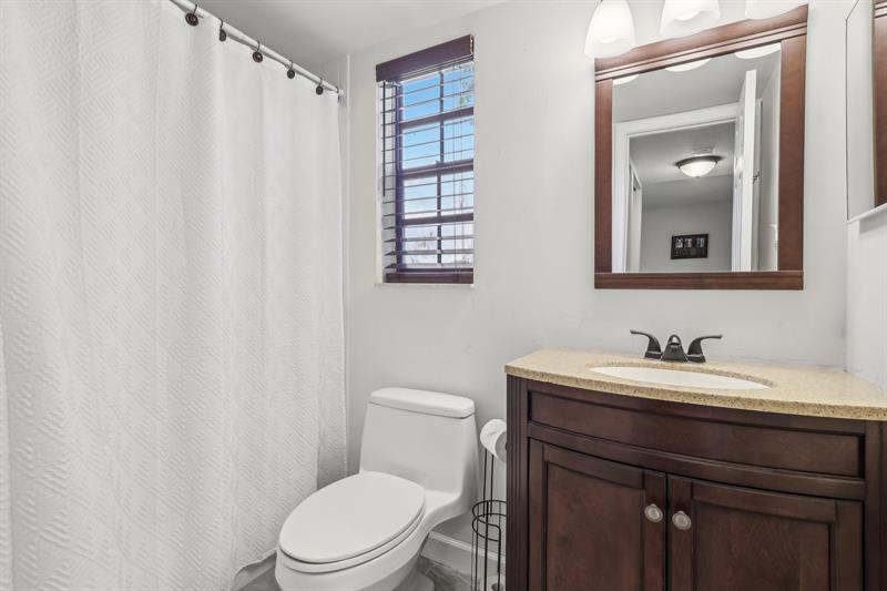 Image 18 of 41 For 301 Olivewood Pl  0130
