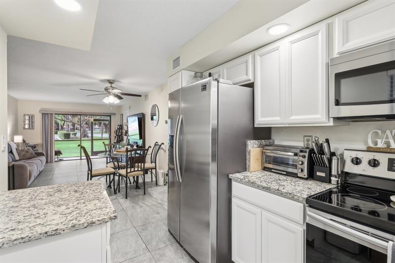 Image 3 of 41 For 301 Olivewood Pl  0130