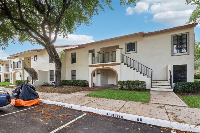 Image 31 of 41 For 301 Olivewood Pl  0130