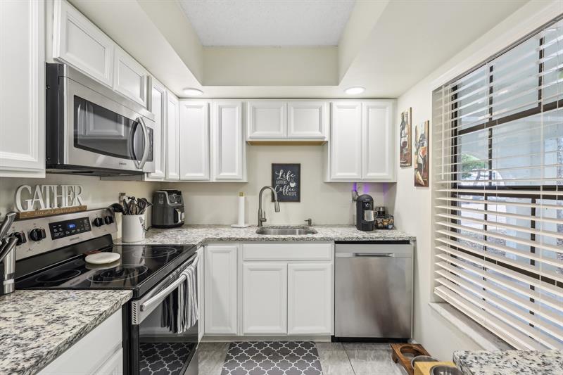 Image 34 of 41 For 301 Olivewood Pl  0130