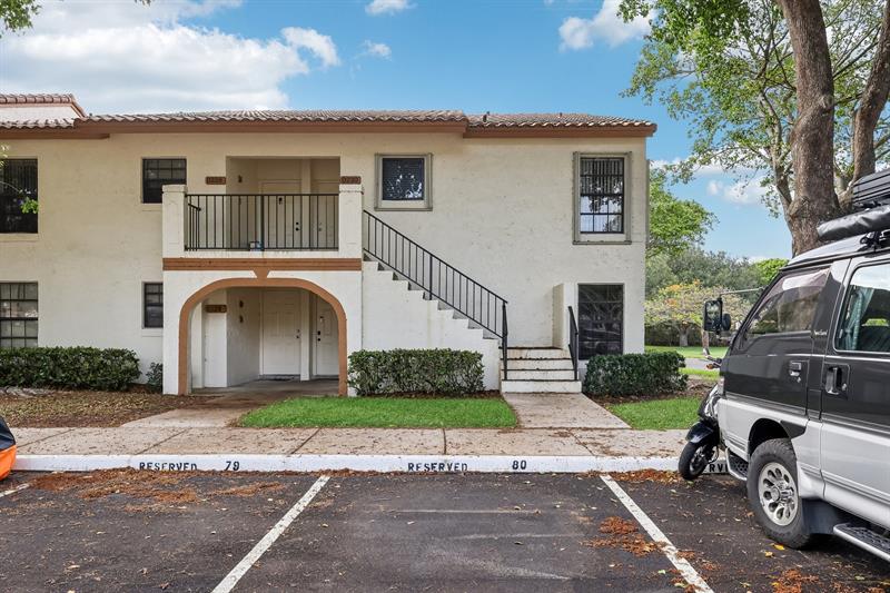 Image 35 of 41 For 301 Olivewood Pl  0130