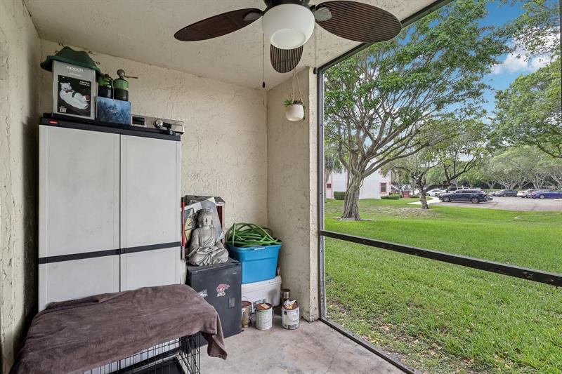 Image 38 of 41 For 301 Olivewood Pl  0130