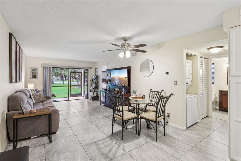 Image 8 of 41 For 301 Olivewood Pl  0130