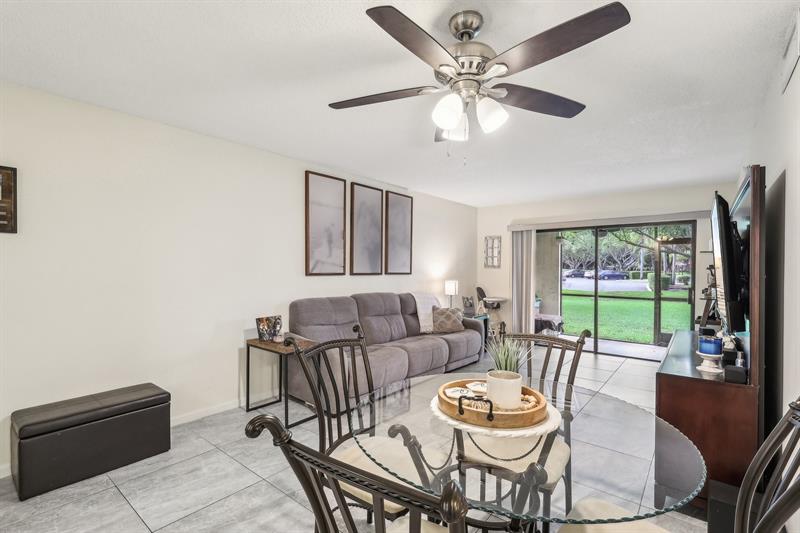 Image 9 of 41 For 301 Olivewood Pl  0130