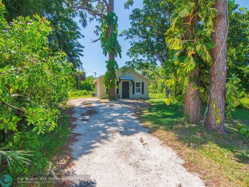 Details for 1325 17th Ct, Vero Beach, FL 32962