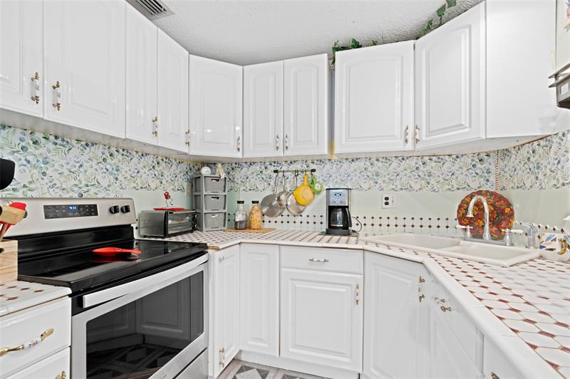 Image 10 of 11 For 246 Seville Rd