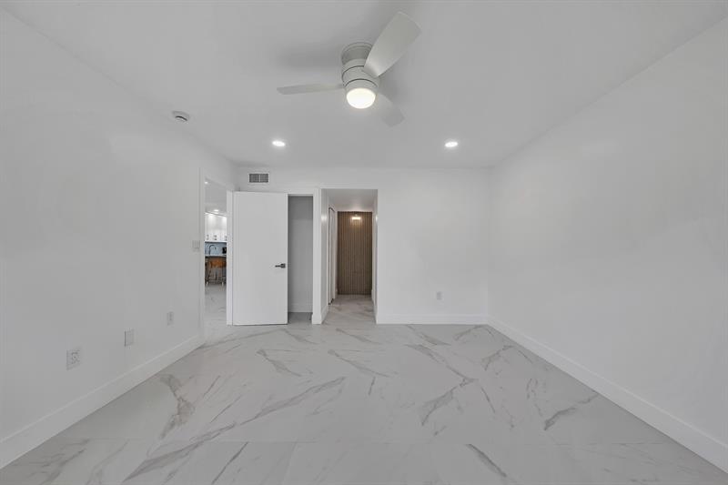 Image 16 of 31 For 9818 Marina Blvd  1225