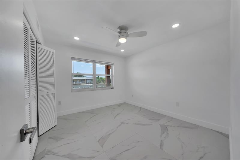 Image 20 of 31 For 9818 Marina Blvd  1225