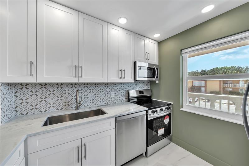 Image 5 of 31 For 9818 Marina Blvd  1225