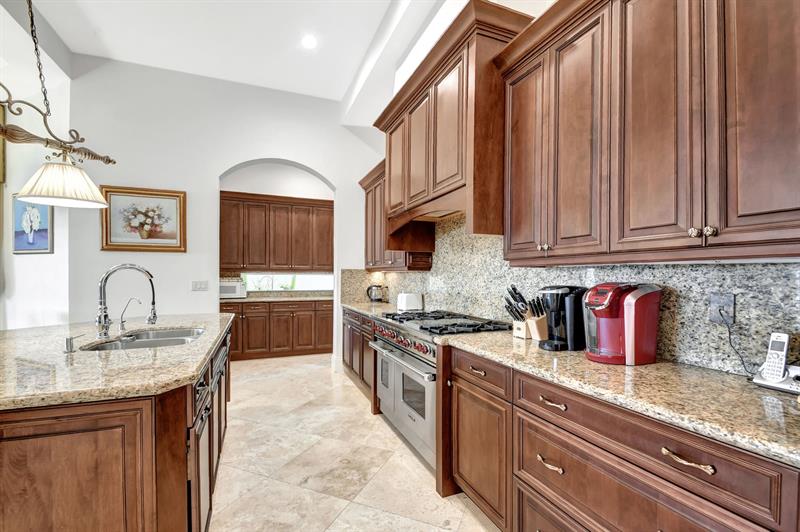 Image 16 of 100 For 6453 Montesito Street