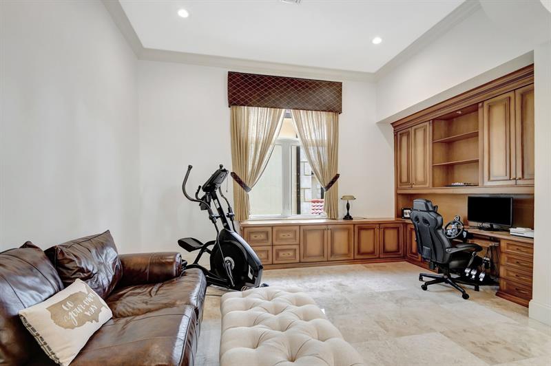 Image 33 of 100 For 6453 Montesito Street