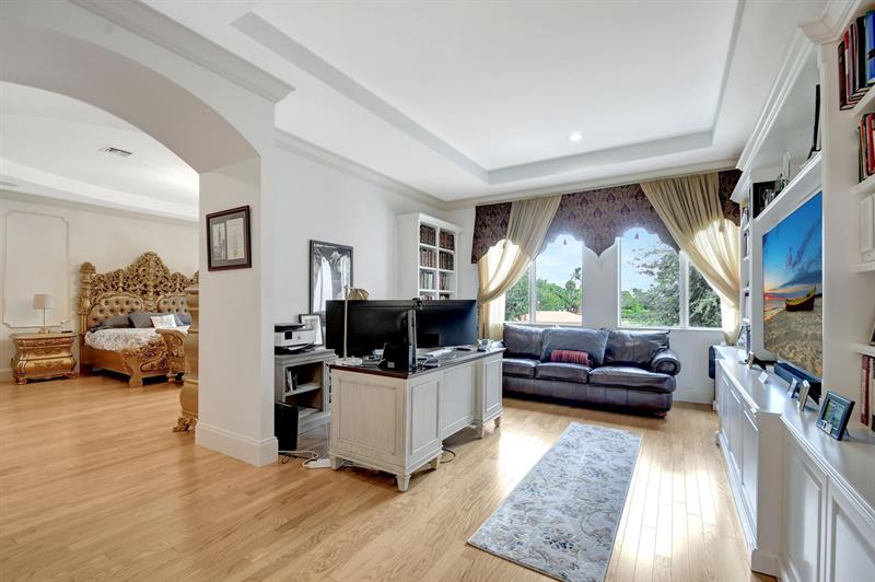 Image 38 of 100 For 6453 Montesito Street