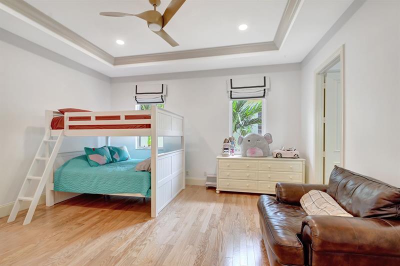 Image 54 of 100 For 6453 Montesito Street