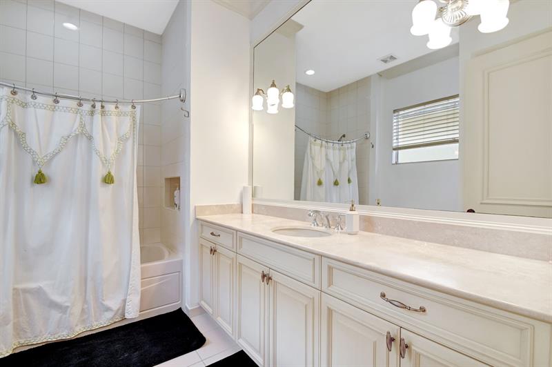 Image 56 of 100 For 6453 Montesito Street