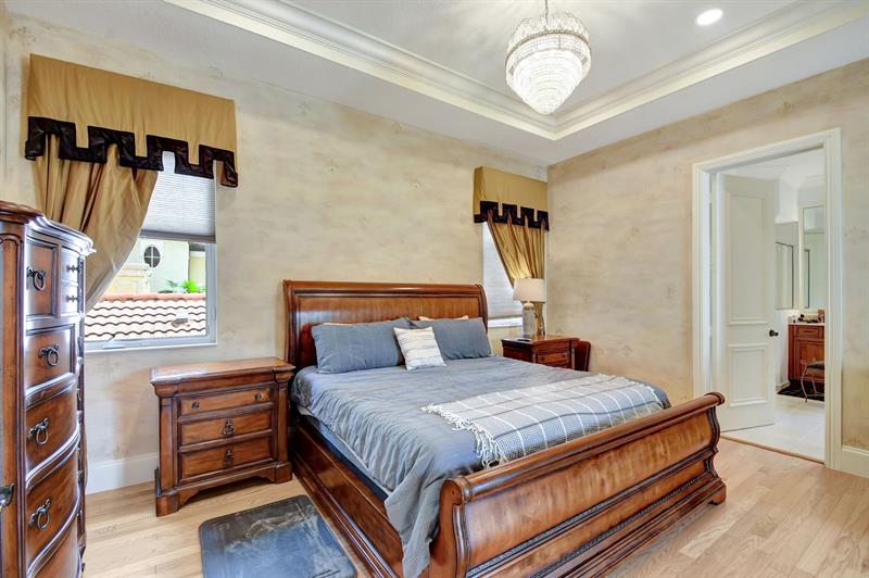 Image 67 of 100 For 6453 Montesito Street