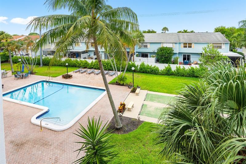 Image 12 of 27 For 2707 14th Street Cswy  305