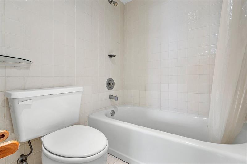 Image 20 of 27 For 2707 14th Street Cswy  305