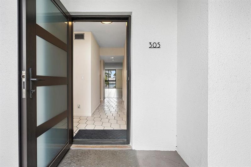 Image 3 of 27 For 2707 14th Street Cswy  305