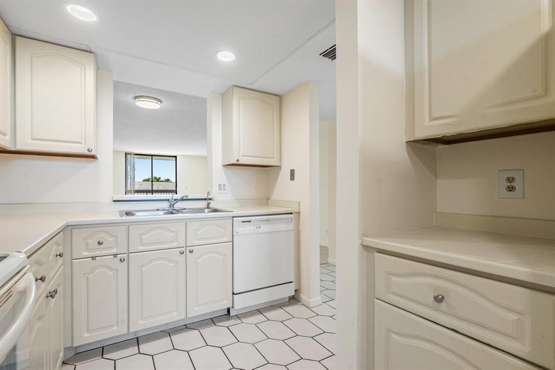 Image 7 of 27 For 2707 14th Street Cswy  305