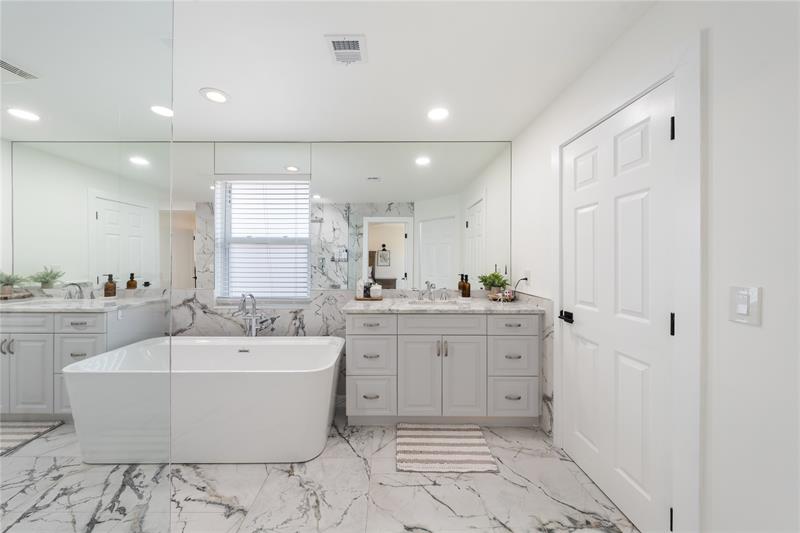 Image 21 of 35 For 15799 Menton Bay Ct