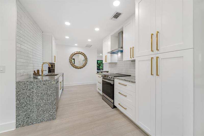 Image 11 of 42 For 5110 Cleveland Rd