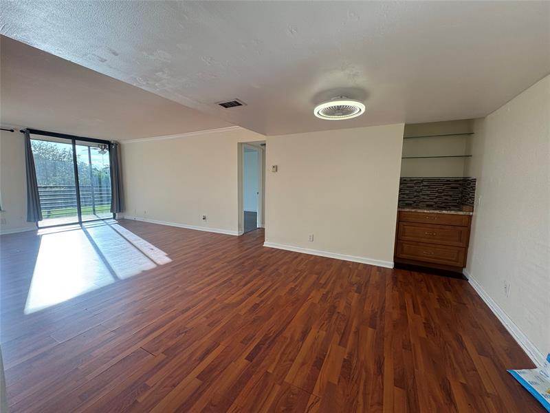 Image 11 of 24 For 6301 University Dr  222