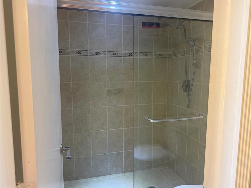 Image 20 of 24 For 6301 University Dr  222