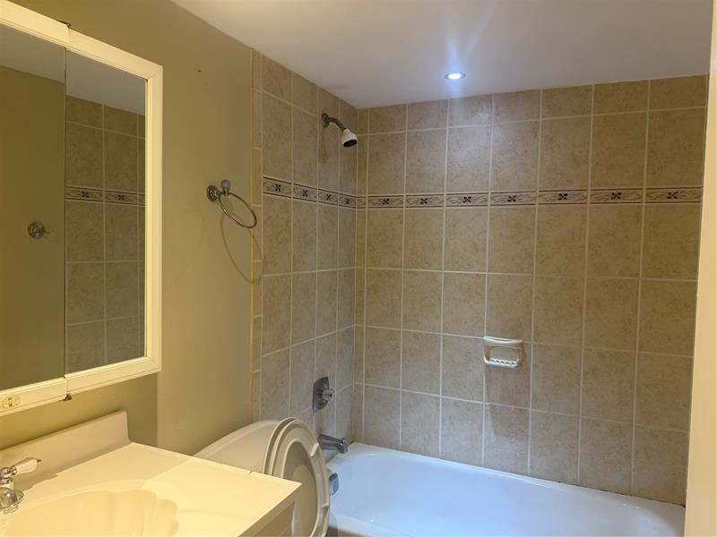 Image 4 of 24 For 6301 University Dr  222