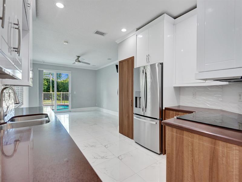 Image 11 of 50 For 6424 Egret Ave