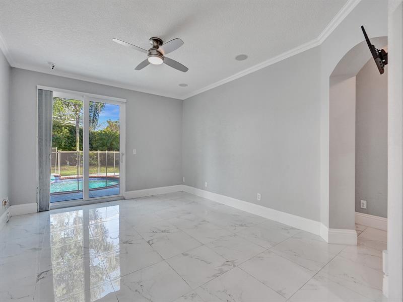 Image 15 of 50 For 6424 Egret Ave