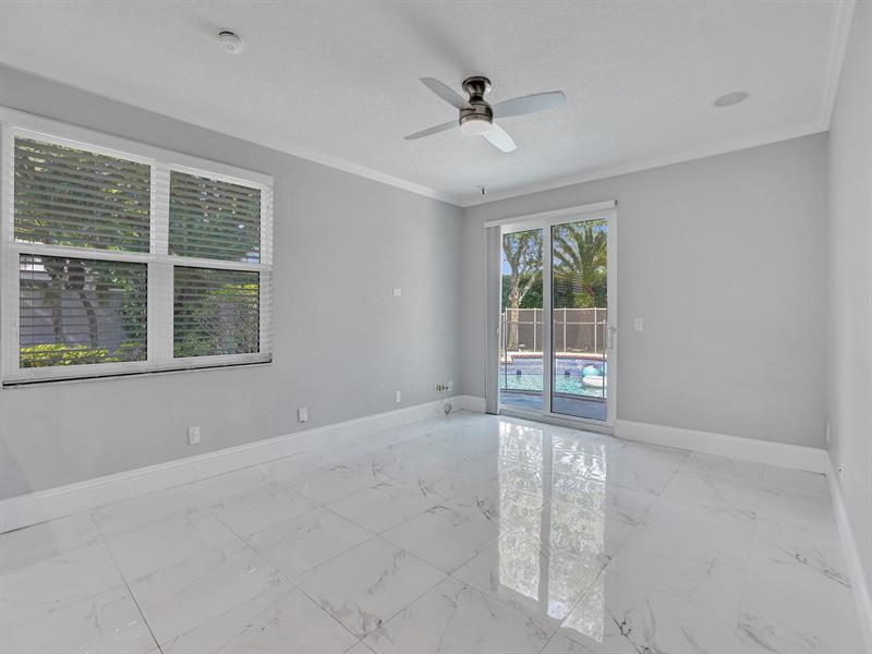 Image 16 of 50 For 6424 Egret Ave