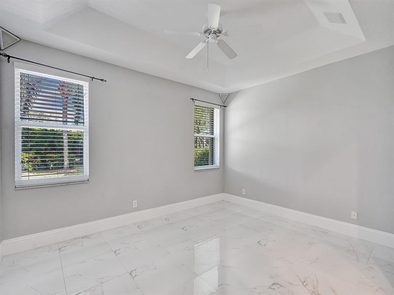Image 19 of 50 For 6424 Egret Ave