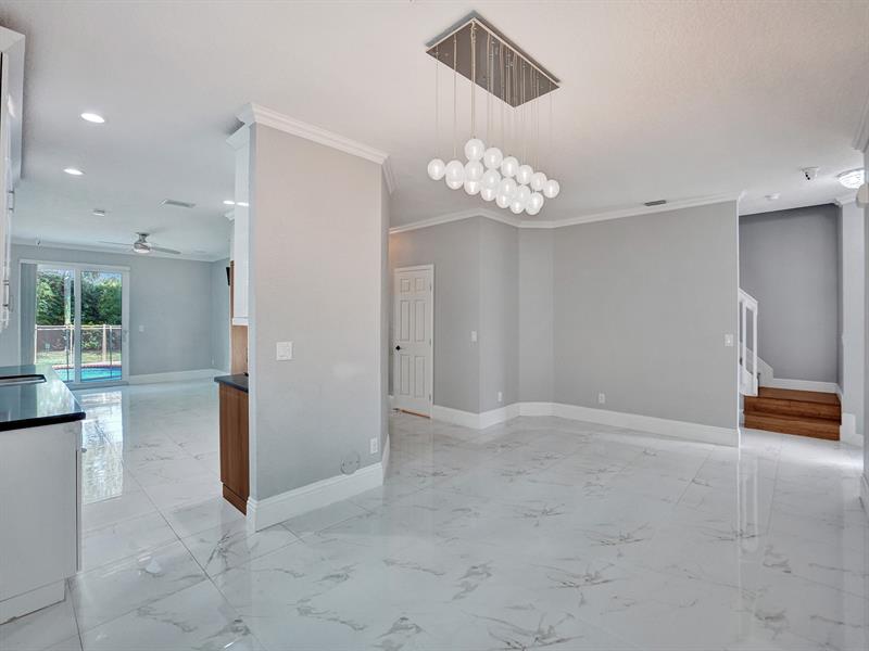Image 9 of 50 For 6424 Egret Ave