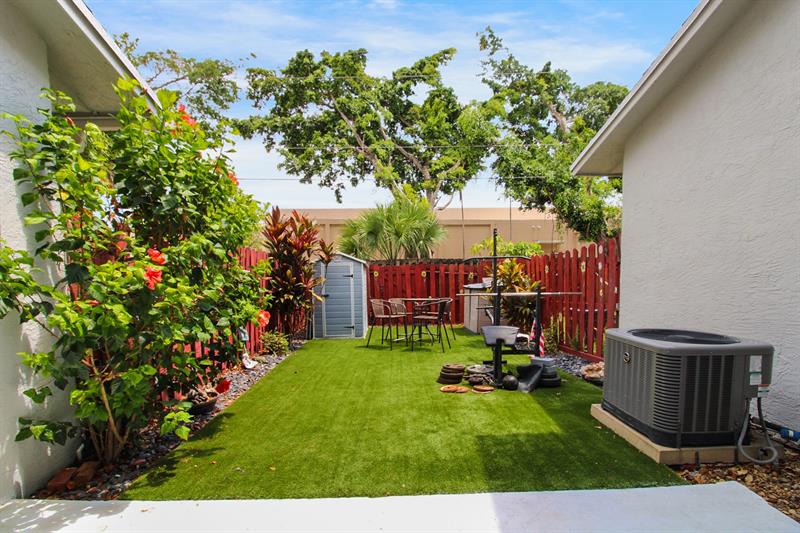 Image 18 of 30 For 10324 3rd St  4