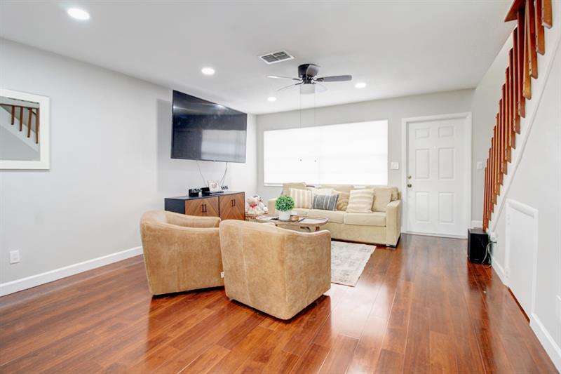 Image 21 of 30 For 10324 3rd St  4