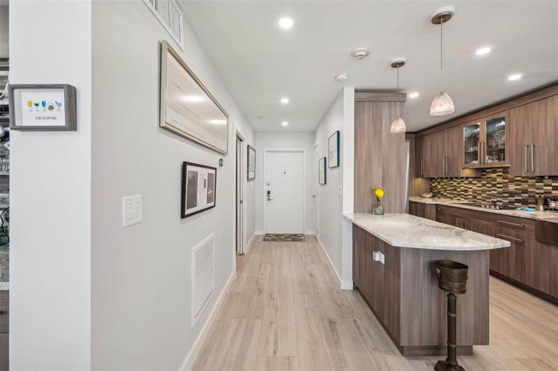 Image 11 of 53 For 3100 48th St  310
