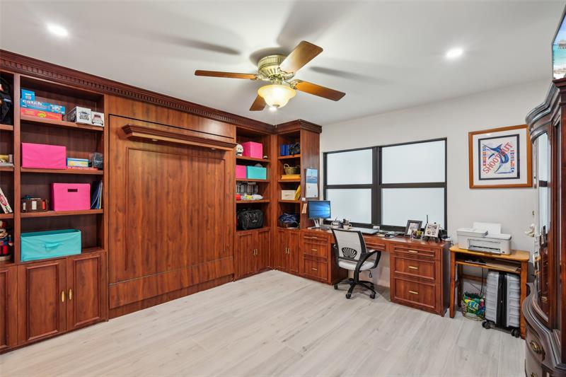 Image 14 of 53 For 3100 48th St  310