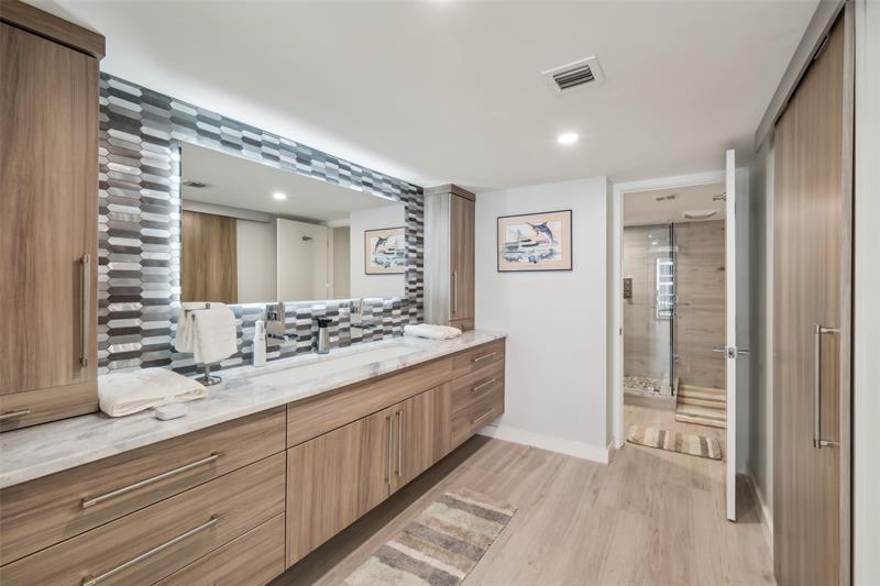 Image 21 of 53 For 3100 48th St  310