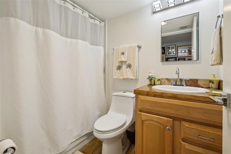 Image 28 of 53 For 3100 48th St  310