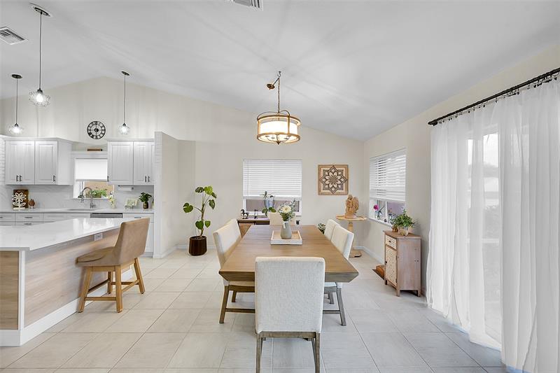 Image 16 of 47 For 5230 Grande Palm Cir
