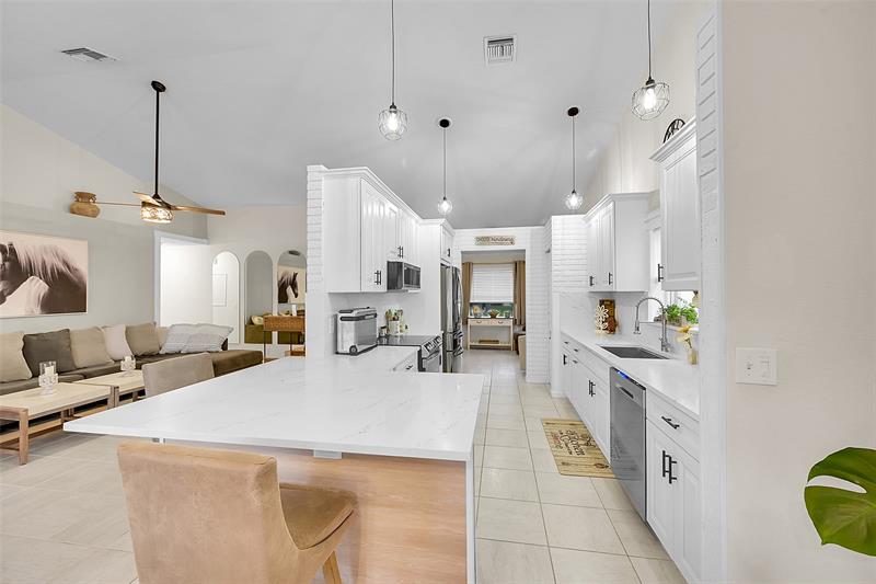 Image 18 of 47 For 5230 Grande Palm Cir