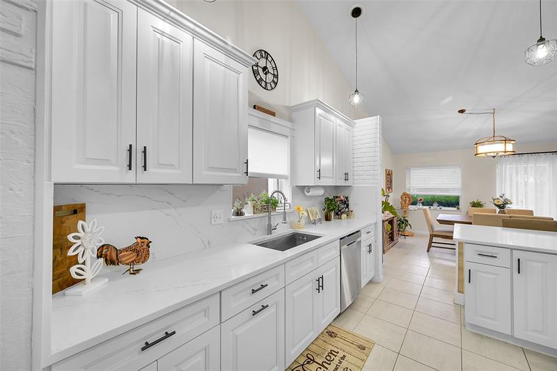 Image 19 of 47 For 5230 Grande Palm Cir