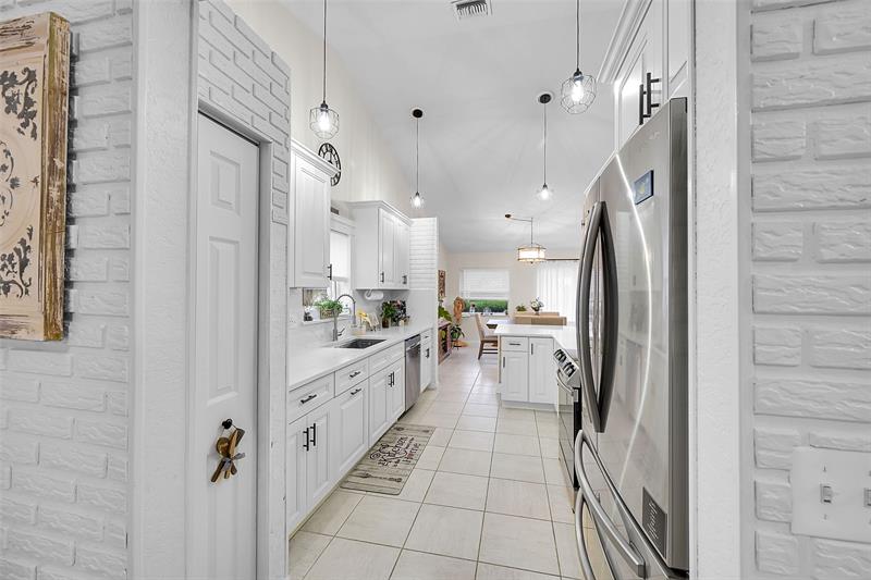 Image 20 of 47 For 5230 Grande Palm Cir