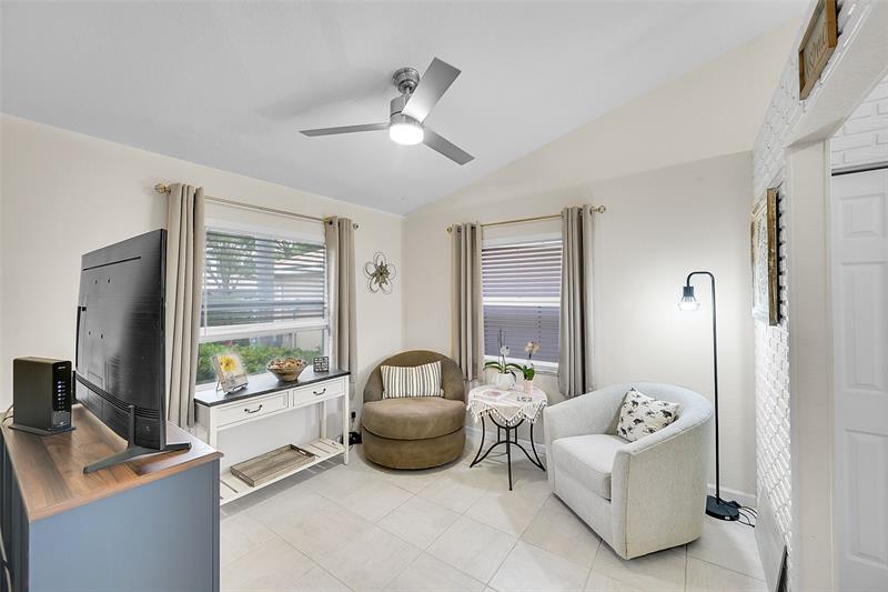 Image 21 of 47 For 5230 Grande Palm Cir