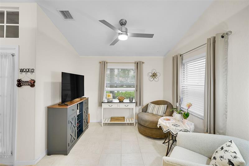 Image 22 of 47 For 5230 Grande Palm Cir