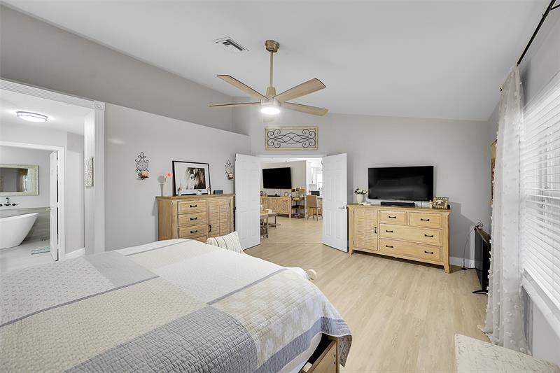 Image 28 of 47 For 5230 Grande Palm Cir
