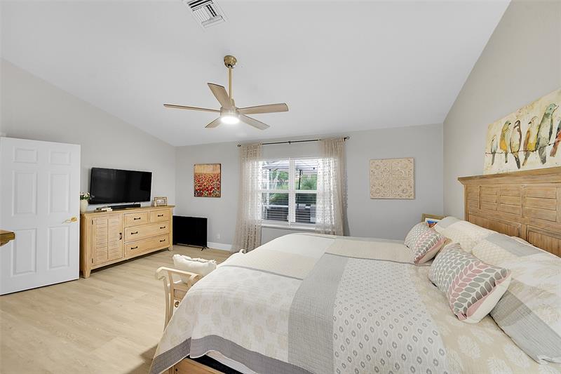 Image 29 of 47 For 5230 Grande Palm Cir
