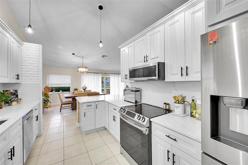 Image 3 of 47 For 5230 Grande Palm Cir