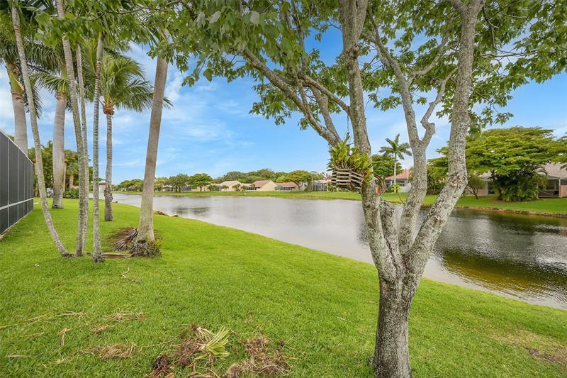 Image 39 of 47 For 5230 Grande Palm Cir
