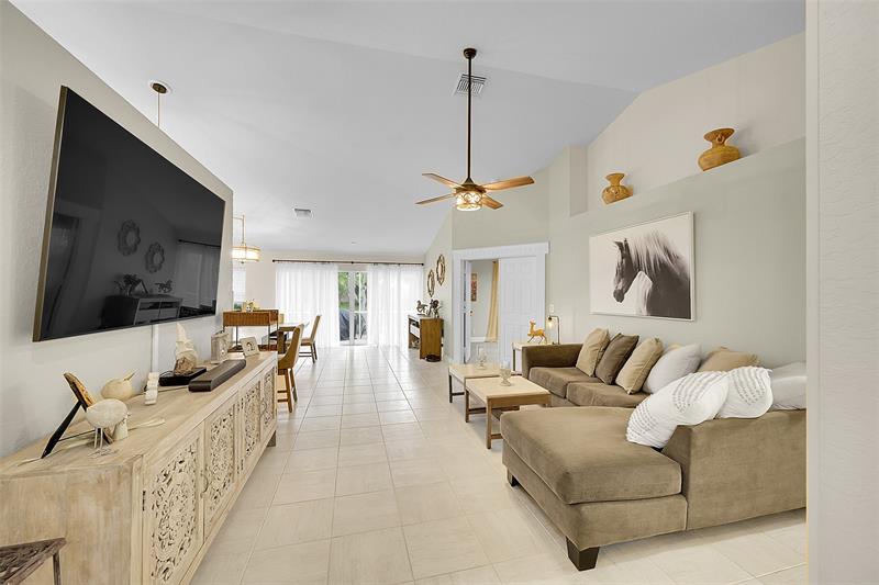 Image 4 of 47 For 5230 Grande Palm Cir